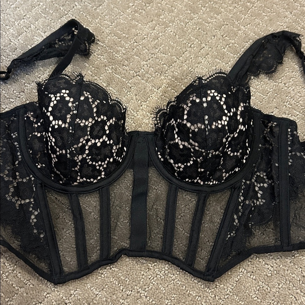Victoria's Secret Black Lace Bustier Very Sexy Balconet Corset size 32D  RARE